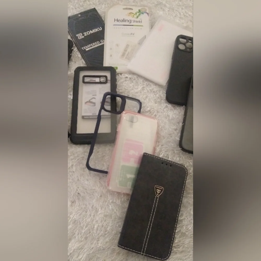 Phone case bundle - Picture 3 of 6